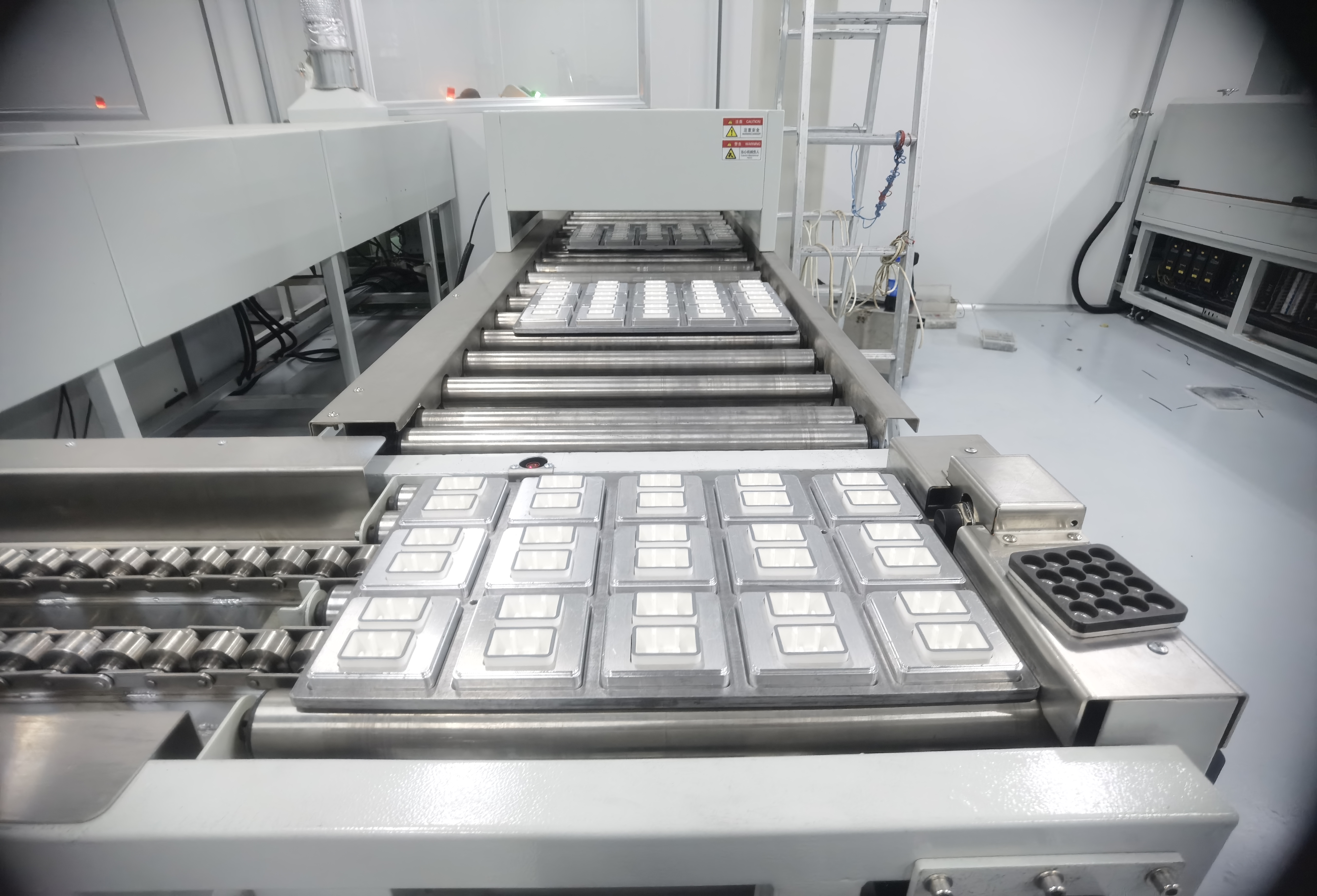 Oltre la cintura di sicurezza: il ruolo cruciale dei forni industriali per Tunnel nella produzione moderna