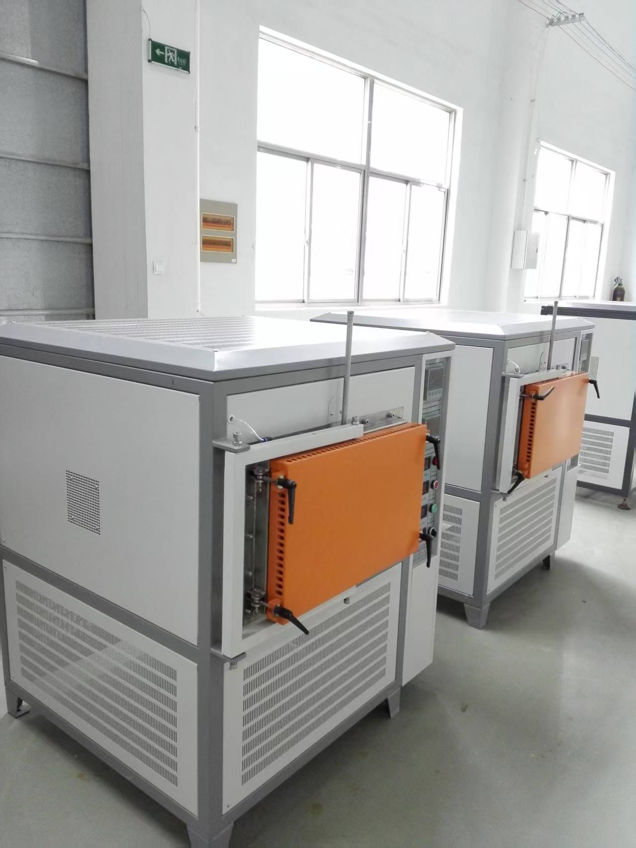 Forni a guaine industriali: ingegneria di precisione per processi termici impegnativi