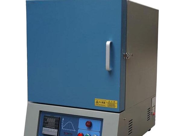 Apparecchiature di base per il trattamento termico industriale: come il forno ad atmosfera di tipo box guida i progressi della scienza dei materiali